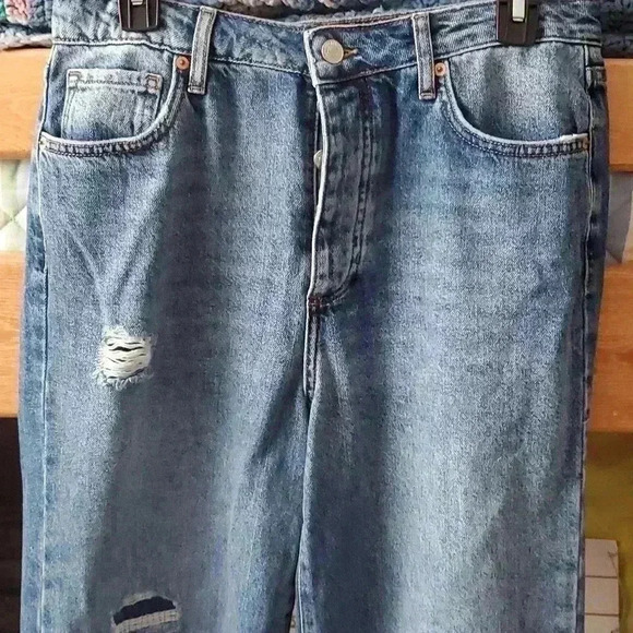 ☆☆☆F21 ripped jeans - Picture 1 of 11